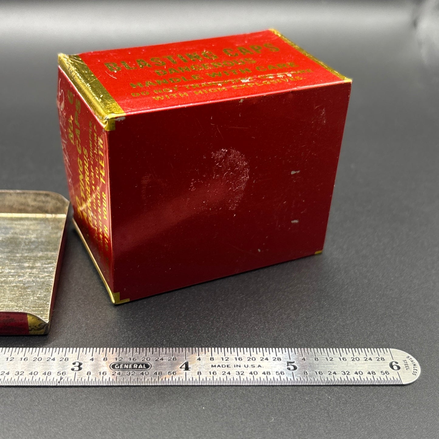 Illinois Powder Mfg. Co. No. 6 Blasting Caps Tin – 100 Count – Red & Gold