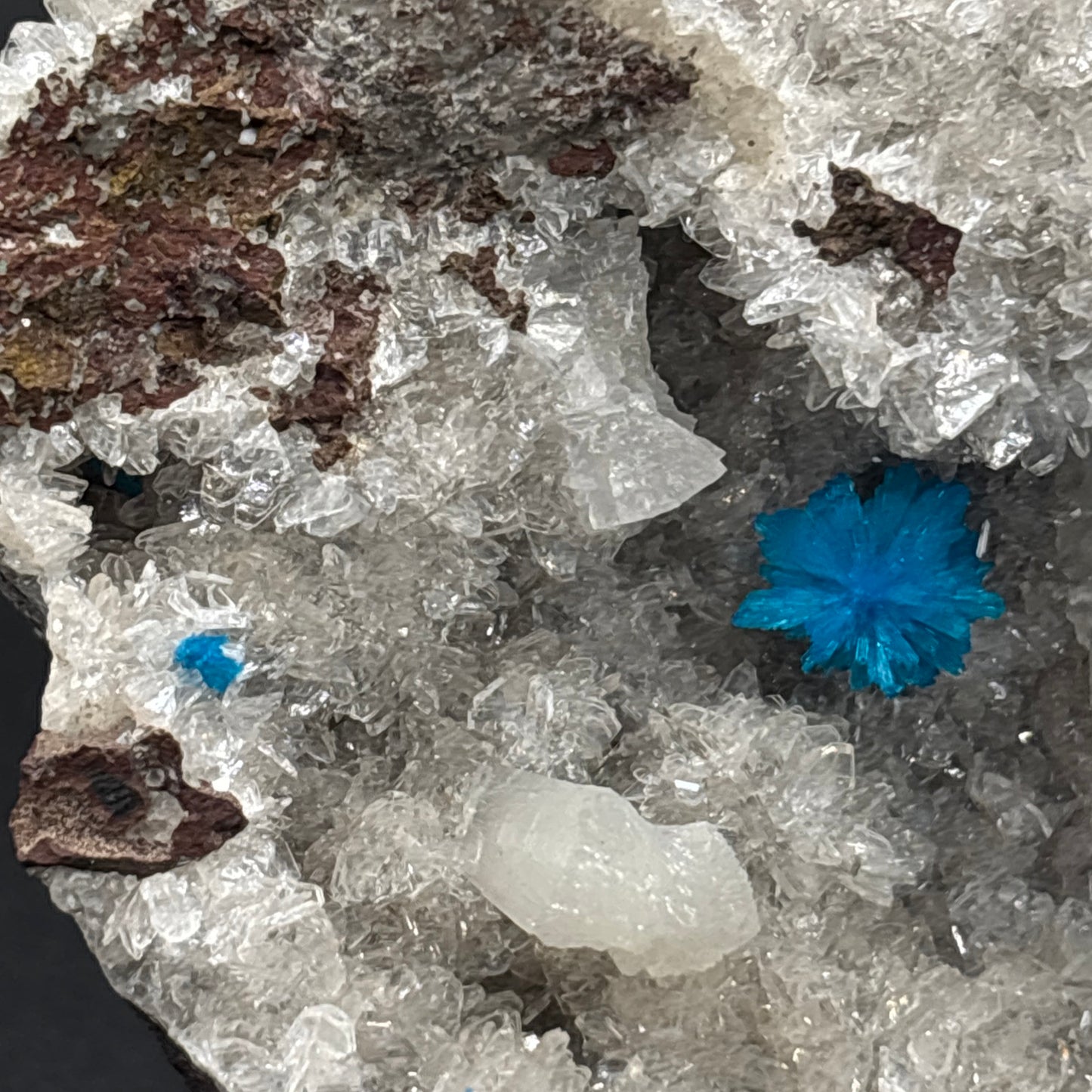 Pentagonite on Quartz Matrix – Vibrant Blue Crystal Clusters – Mineral Specimen