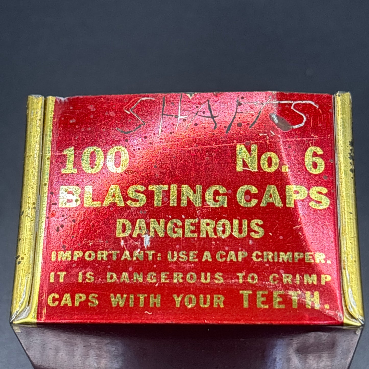 Illinois Powder Mfg. Co. No. 6 Blasting Caps Tin – 100 Count – Red & Gold