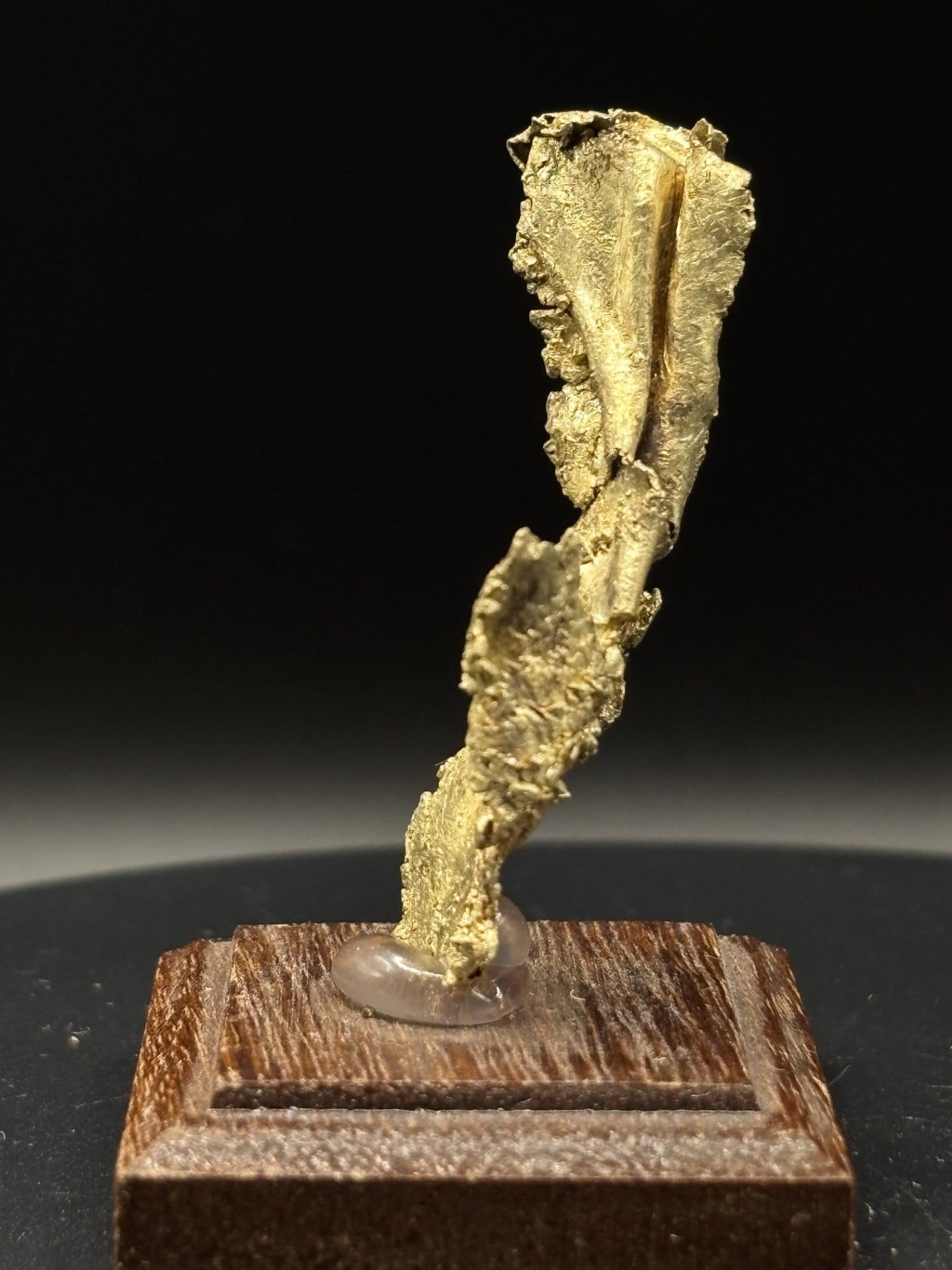 Round Mountain Gold Leaf Specimen – Nevada, USA