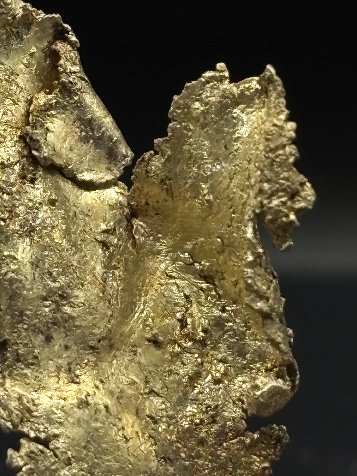 Round Mountain Gold Leaf Specimen – Nevada, USA